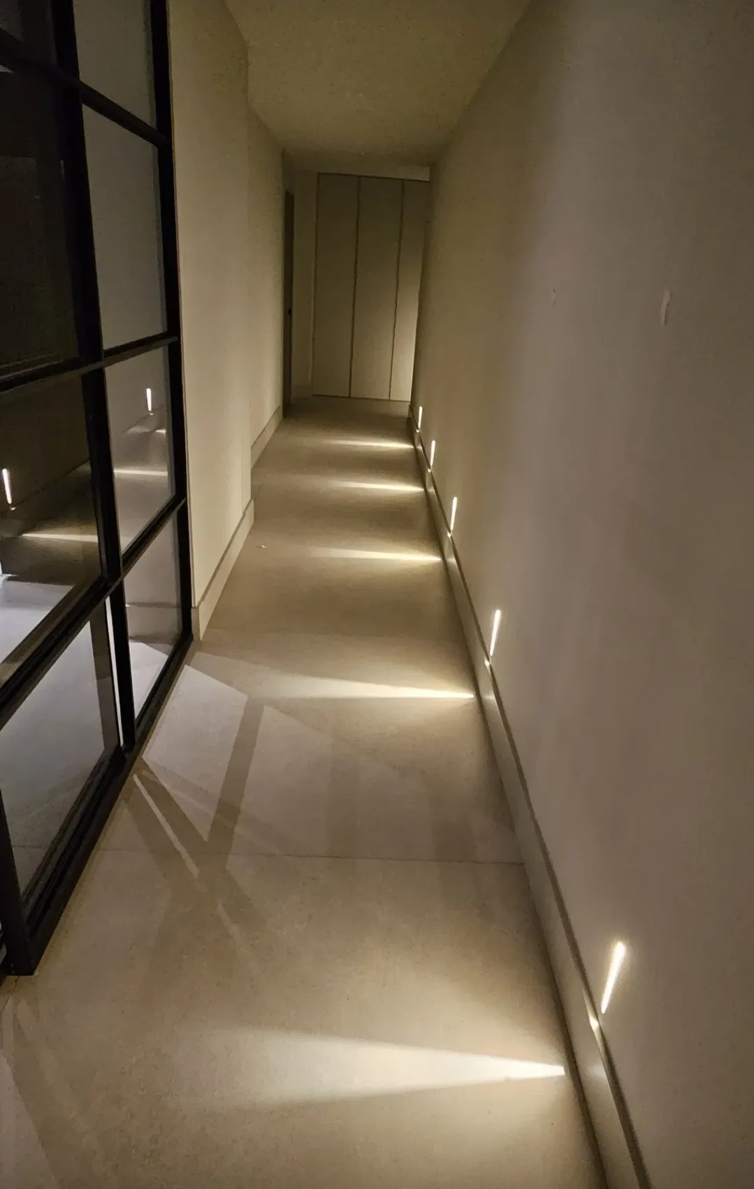 Iluminación pasillo vivienda