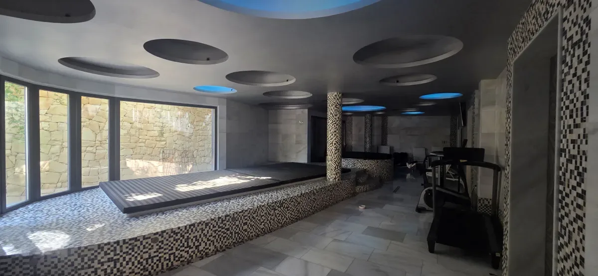 Iluminación piscina exterior